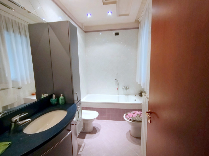 ELEGANTE APPARTAMENTO 2 CAMERE ARREDATO CON AMPIO GIARDINO ABANO TERME €.270.000 - rif.CL539

Pro...