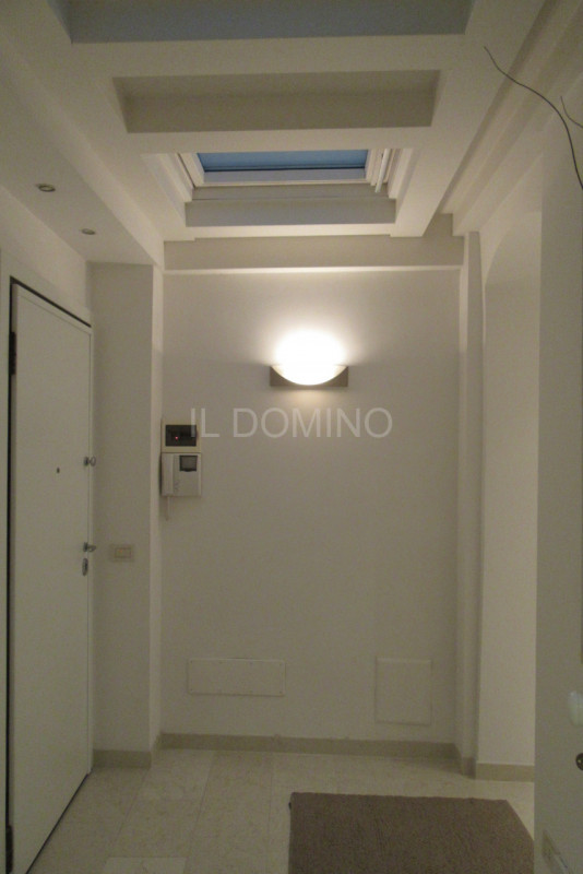 Appartamento bilocale completamente ristrutturato nuovo, posto al piano 1° di una palazzina signo...