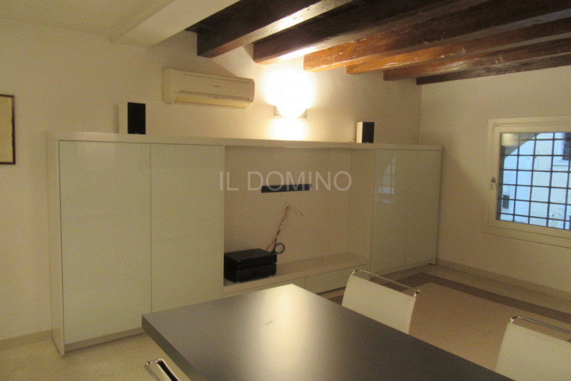 Appartamento bilocale completamente ristrutturato nuovo, posto al piano 1° di una palazzina signo...