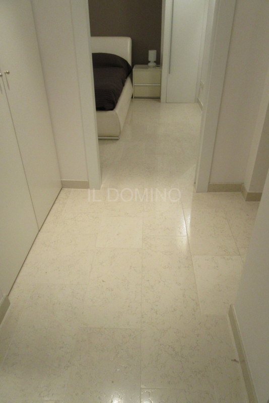 Appartamento bilocale completamente ristrutturato nuovo, posto al piano 1° di una palazzina signo...