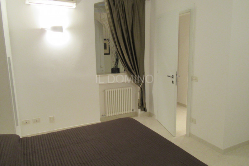 Appartamento bilocale completamente ristrutturato nuovo, posto al piano 1° di una palazzina signo...