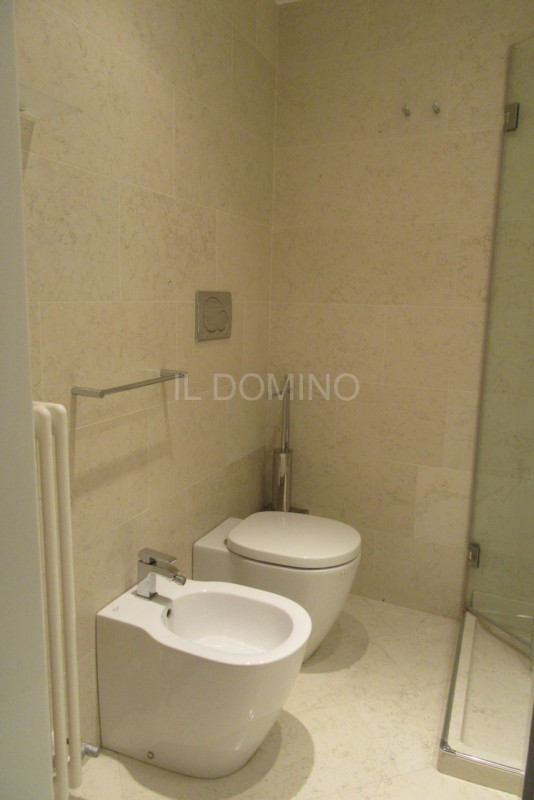 Appartamento bilocale completamente ristrutturato nuovo, posto al piano 1° di una palazzina signo...