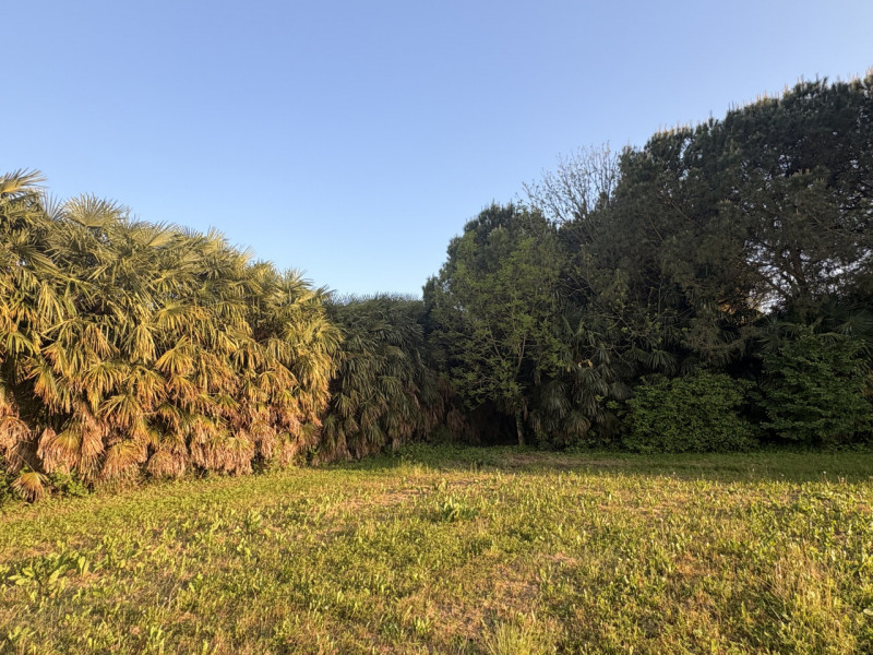 Proponiamo in vendita una splendida villa contemporanea situata nella ricercata zona di Mellaredo...