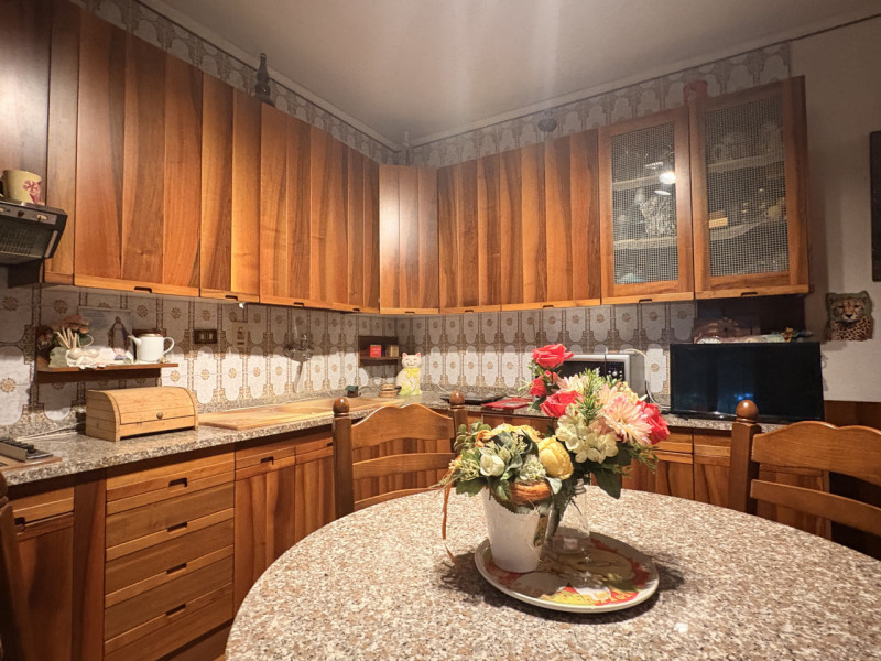 Proponiamo in vendita una splendida villa contemporanea situata nella ricercata zona di Mellaredo...