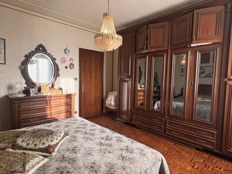 Proponiamo in vendita una splendida villa contemporanea situata nella ricercata zona di Mellaredo...