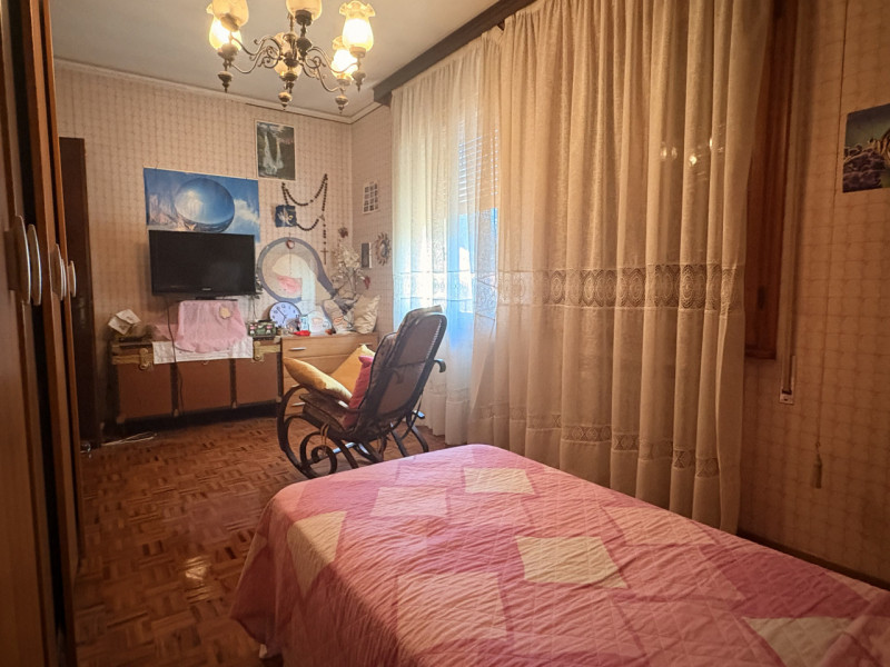 Proponiamo in vendita una splendida villa contemporanea situata nella ricercata zona di Mellaredo...