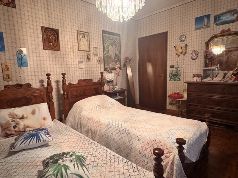 Proponiamo in vendita una splendida villa contemporanea situata nella ricercata zona di Mellaredo...