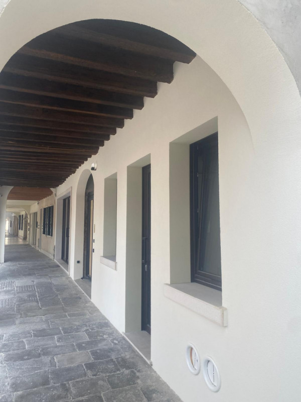 Centro Storico di Piove di Sacco, su palazzetto completamente ristrutturato, proponiamo in locazi...