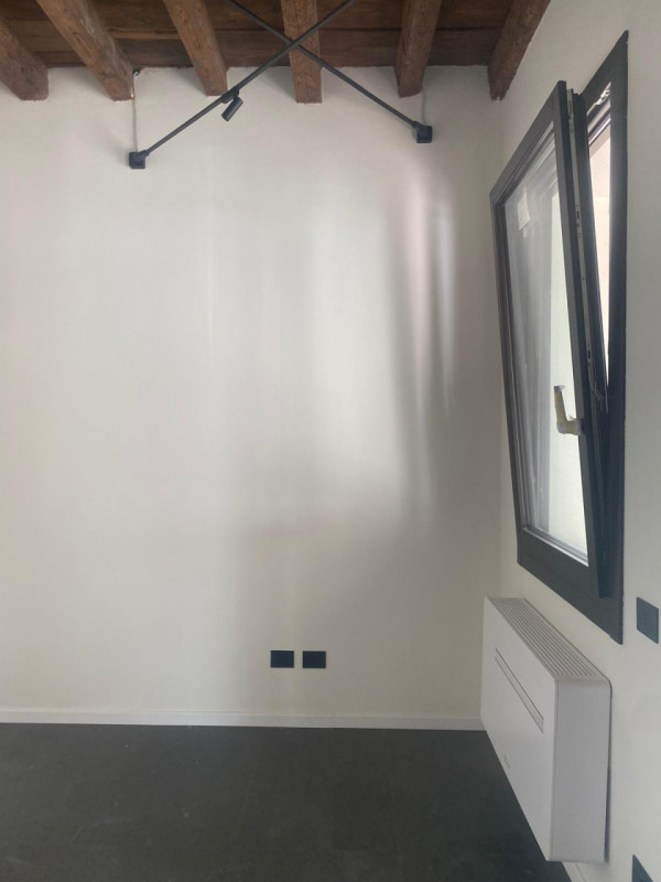 Centro Storico di Piove di Sacco, su palazzetto completamente ristrutturato, proponiamo in locazi...