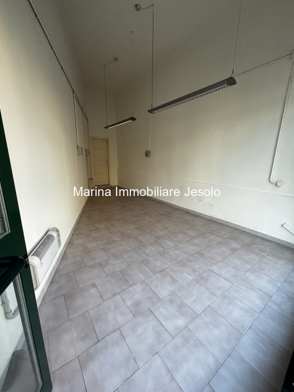 Scopri questa imperdibile opportunità di affitto nel cuore della zona Santa Bertilla a Vicenza! T...