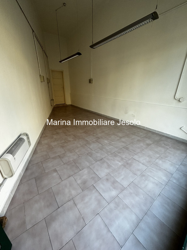 Scopri questa imperdibile opportunità di affitto nel cuore della zona Santa Bertilla a Vicenza! T...