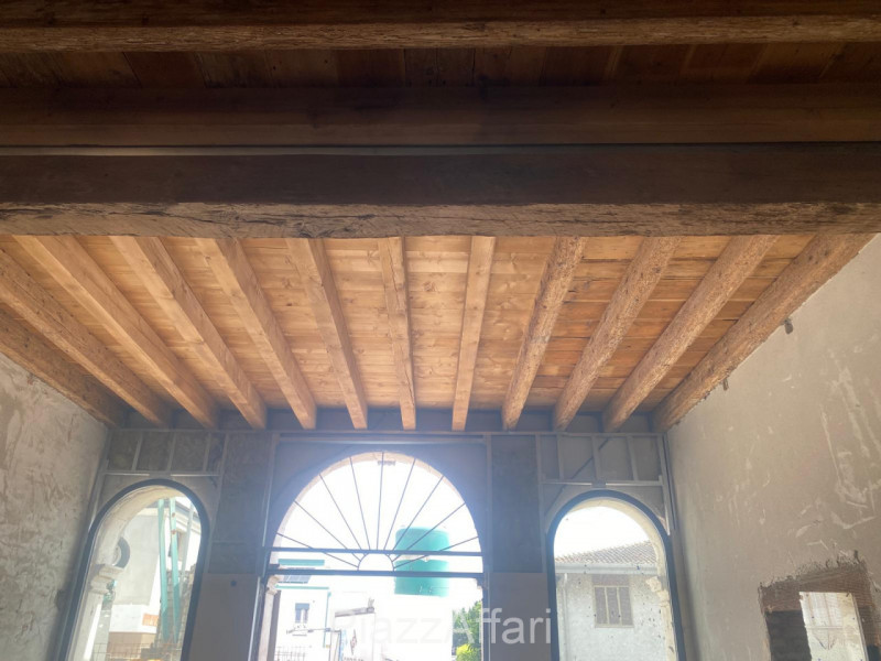 Piove di Sacco, in centro storico, su palazzetto completamente ristrutturato, proponiamo in locaz...