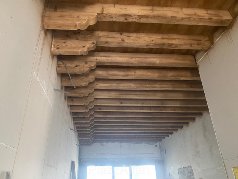 Piove di Sacco, in centro storico, su palazzetto completamente ristrutturato, proponiamo in locaz...