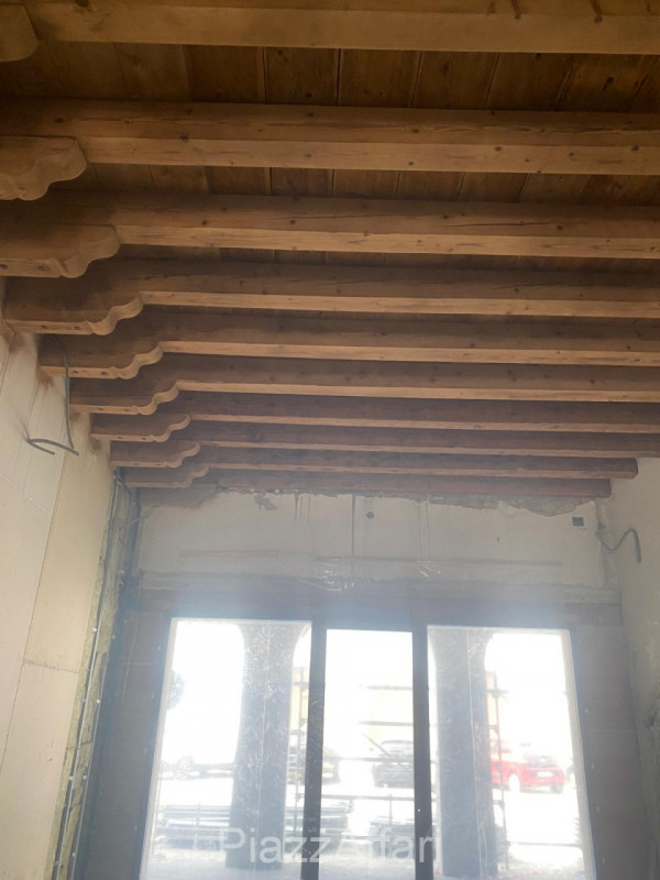 Piove di Sacco, in centro storico, su palazzetto completamente ristrutturato, proponiamo in locaz...