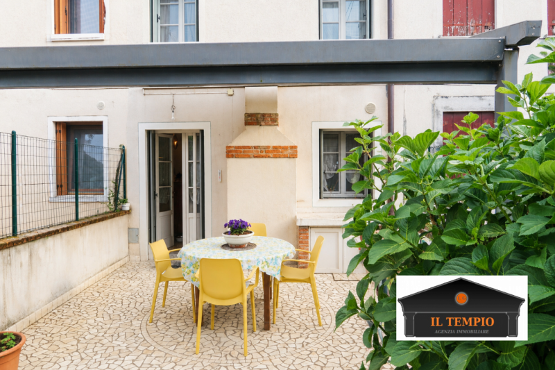 CASA TERRA-CIELO RISTRUTTURATA CON GIARDINO – CALDOGNO CENTRO

In pieno centro a Caldogno, comoda...