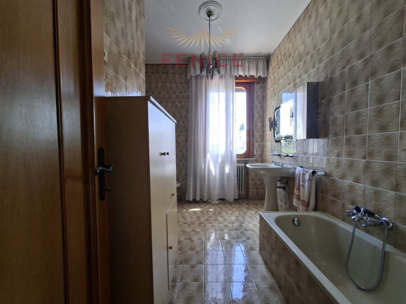 Proponiamo in esclusiva una spaziosa bifamiliare di circa 180 mq situata nella tranquilla e verde...