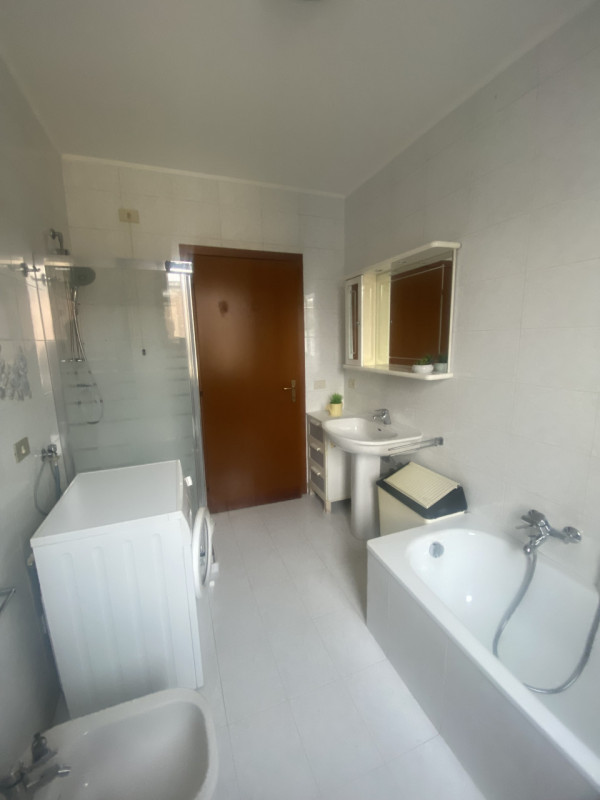 Proponiamo in centro a Saonara, comodo a tutti i servizi, appartamento al primo piano in condomin...