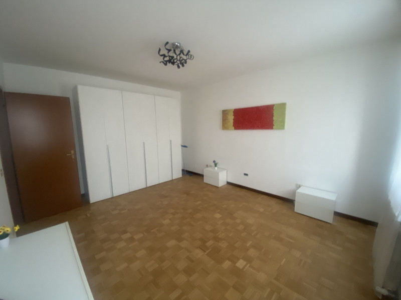 Proponiamo in centro a Saonara, comodo a tutti i servizi, appartamento al primo piano in condomin...