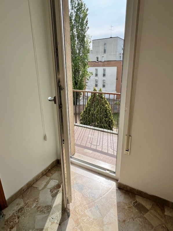 VICENZA OVEST - QUARTIERE SANTA BERTILLA: AMPIO E LUMINOSO TRICAMERE CON GRANDE GARAGE - Rif. 838...
