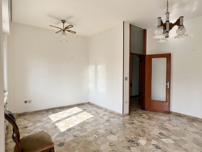 VICENZA OVEST - QUARTIERE SANTA BERTILLA: AMPIO E LUMINOSO TRICAMERE CON GRANDE GARAGE - Rif. 838...