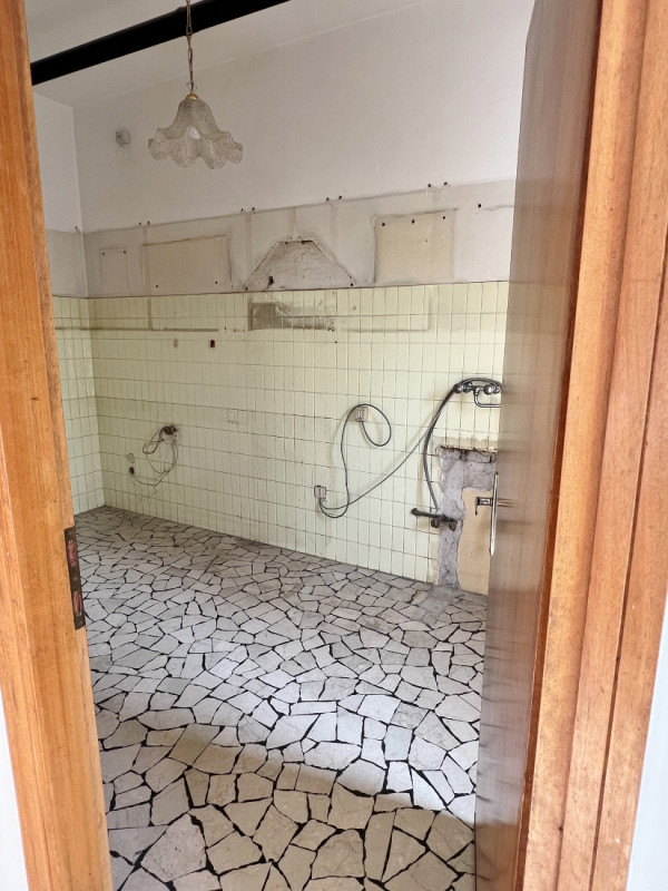 VICENZA OVEST - QUARTIERE SANTA BERTILLA: AMPIO E LUMINOSO TRICAMERE CON GRANDE GARAGE - Rif. 838...