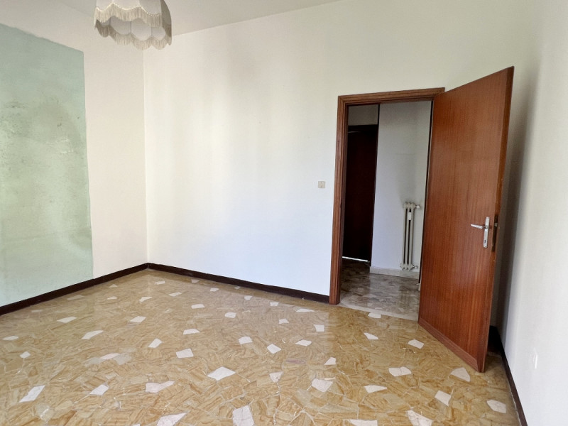 VICENZA OVEST - QUARTIERE SANTA BERTILLA: AMPIO E LUMINOSO TRICAMERE CON GRANDE GARAGE - Rif. 838...