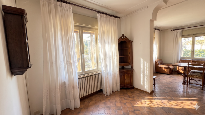 Graziosa casa singola, in posizione amena prossima all'argine, disposta su due livelli e composta...