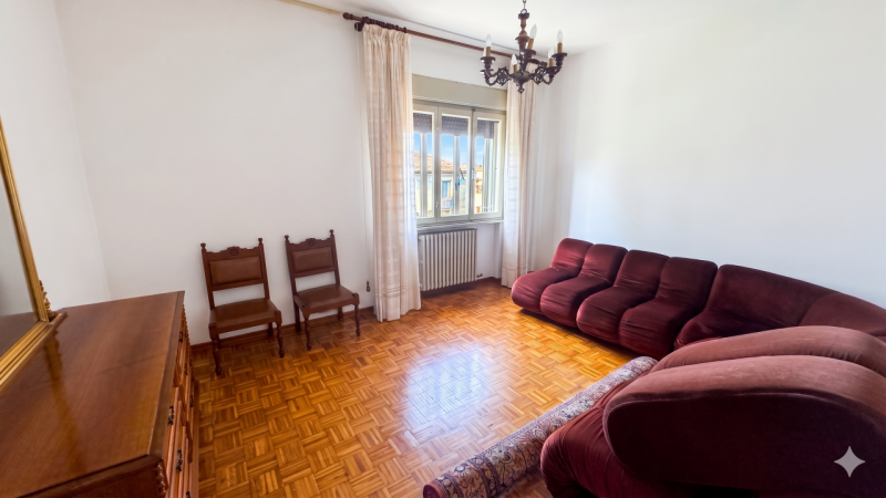 Graziosa casa singola, in posizione amena prossima all'argine, disposta su due livelli e composta...