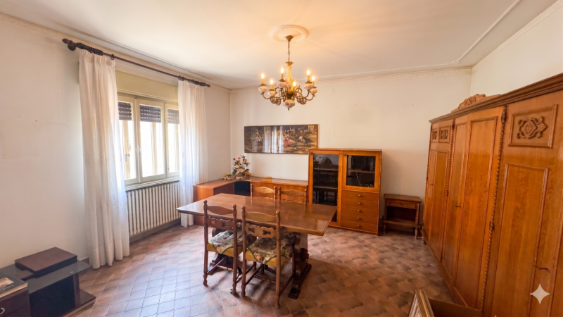 Graziosa casa singola, in posizione amena prossima all'argine, disposta su due livelli e composta...