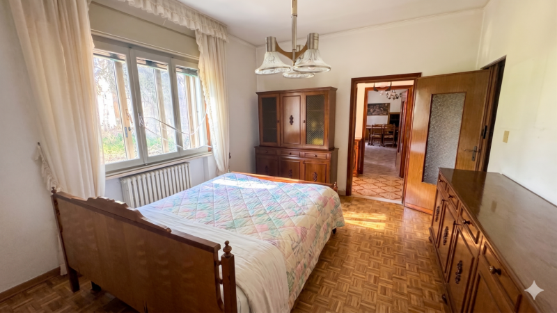 Graziosa casa singola, in posizione amena prossima all'argine, disposta su due livelli e composta...