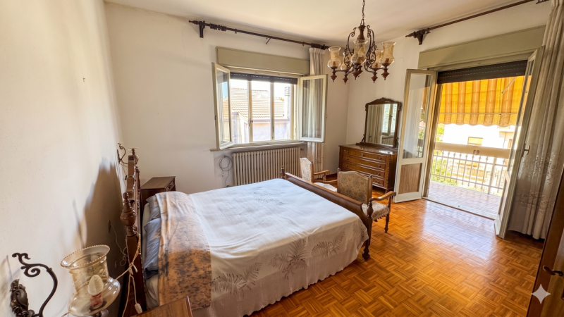 Graziosa casa singola, in posizione amena prossima all'argine, disposta su due livelli e composta...