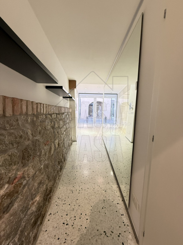Proponiamo in vendita esclusiva ampio negozio di 215 mq circa, un' opportunità di investimento si...