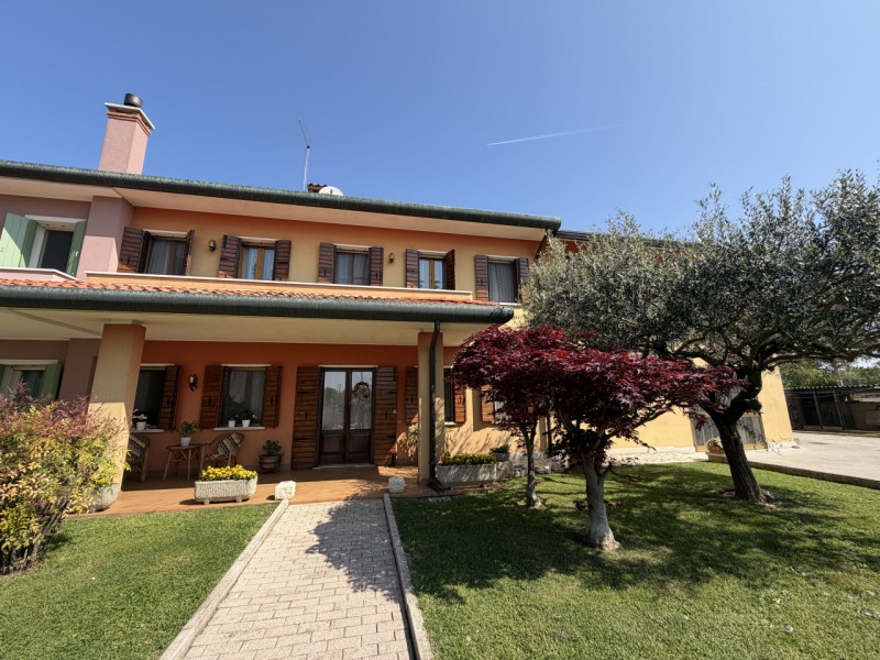 San Dono di Massanzago – Porzione di bifamiliare in tranquilla zona di campagna

In un contesto r...