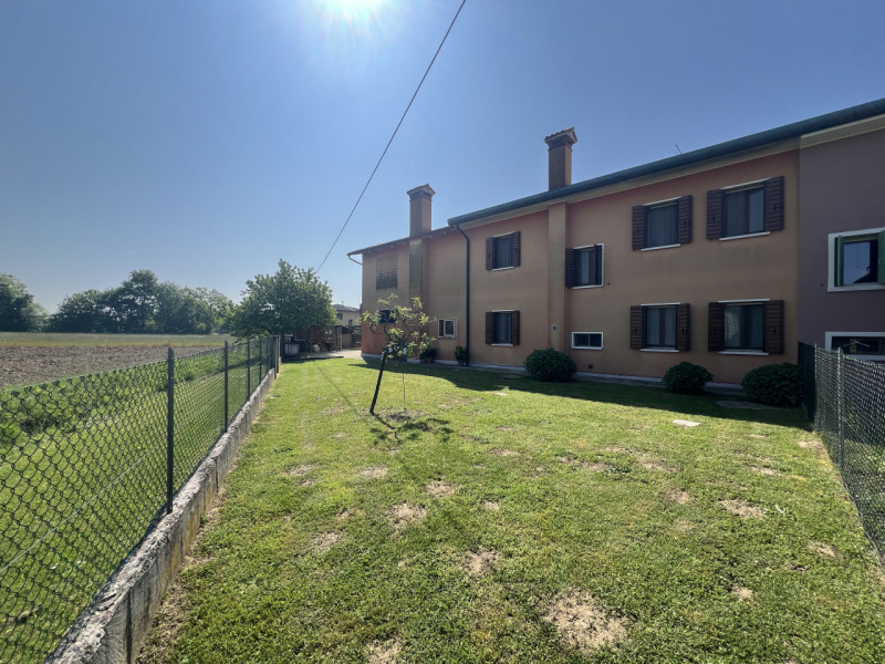 San Dono di Massanzago – Porzione di bifamiliare in tranquilla zona di campagna

In un contesto r...