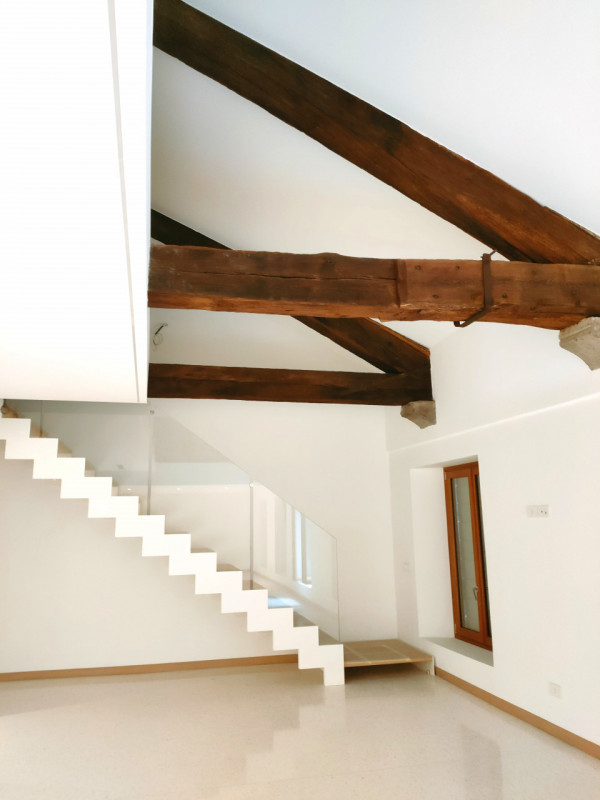 Prato della Valle, frutto di un'importante ristrutturazione, proponiamo attico disposto su due li...