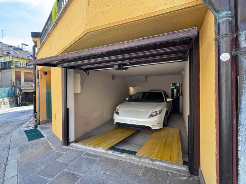 Asiago Immobiliare propone in esclusiva una residenza unica nel cuore di Asiago, caratterizzata d...