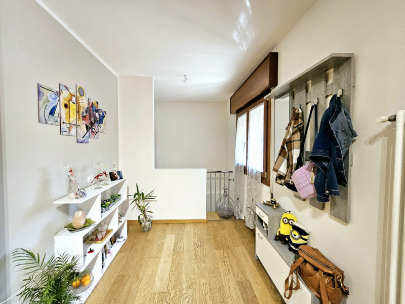 In vendita a Casalserugo, in una tranquilla zona residenziale immersa nel verde ma comoda ai prin...