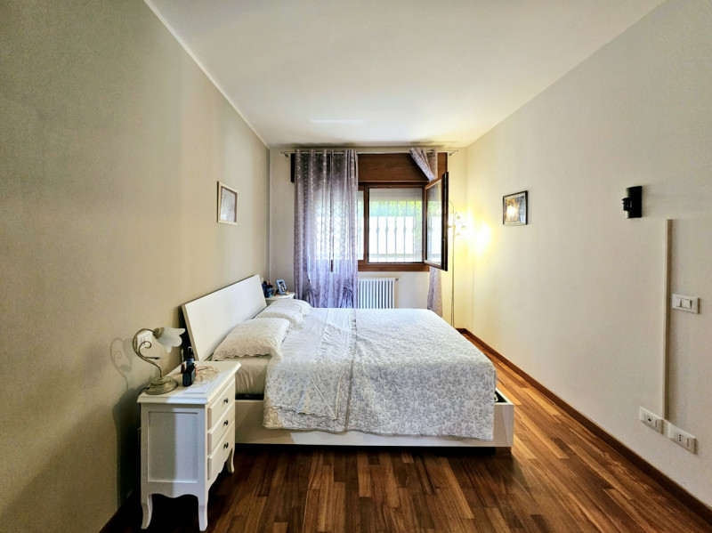 In vendita a Casalserugo, in una tranquilla zona residenziale immersa nel verde ma comoda ai prin...