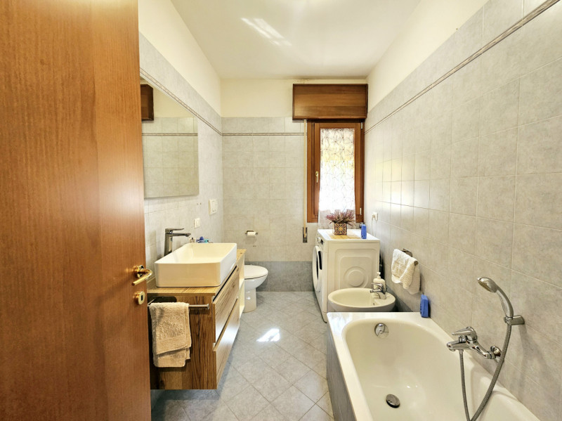 In vendita a Casalserugo, in una tranquilla zona residenziale immersa nel verde ma comoda ai prin...