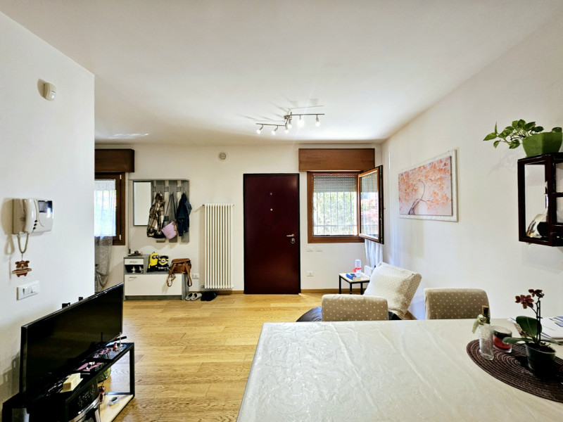 In vendita a Casalserugo, in una tranquilla zona residenziale immersa nel verde ma comoda ai prin...