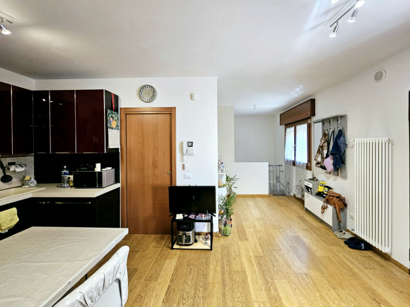 In vendita a Casalserugo, in una tranquilla zona residenziale immersa nel verde ma comoda ai prin...