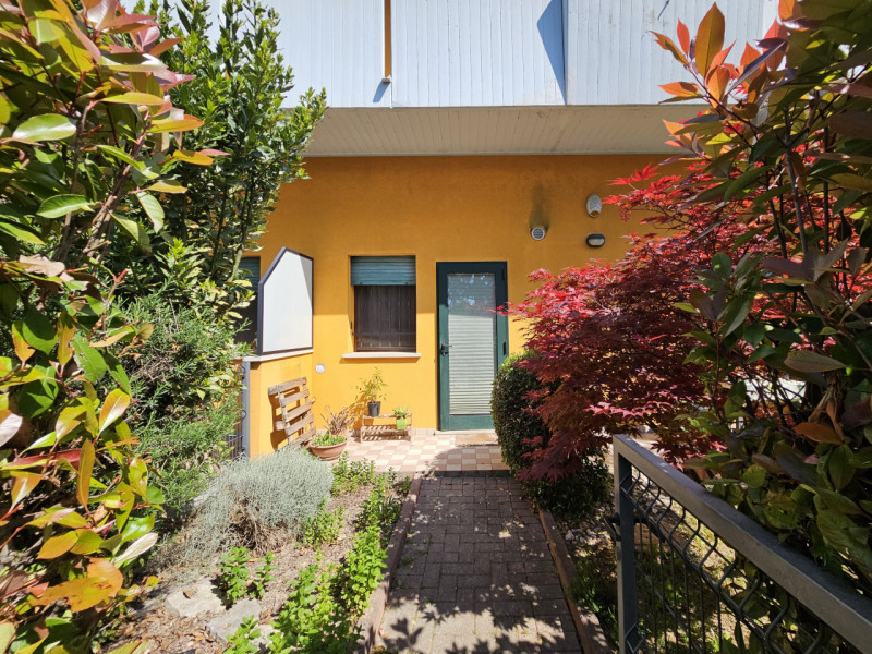 In vendita a Casalserugo, in una tranquilla zona residenziale immersa nel verde ma comoda ai prin...