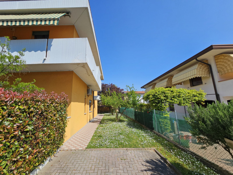 In vendita a Casalserugo, in una tranquilla zona residenziale immersa nel verde ma comoda ai prin...