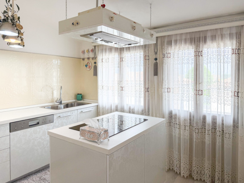 (Per INFO Vittorio 3517343301) Proponiamo in vendita un elegante appartamento quadrilocale di cir...