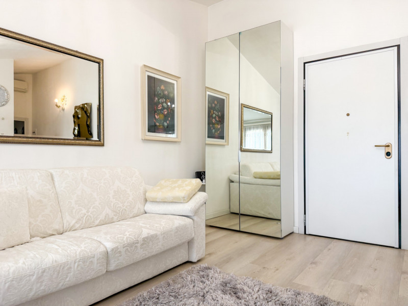 (Per INFO Vittorio 3517343301) Proponiamo in vendita un elegante appartamento quadrilocale di cir...