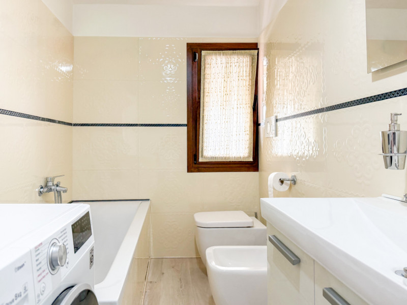 (Per INFO Vittorio 3517343301) Proponiamo in vendita un elegante appartamento quadrilocale di cir...