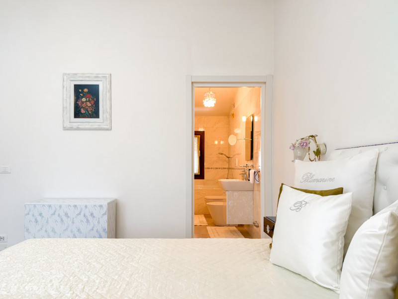 (Per INFO Vittorio 3517343301) Proponiamo in vendita un elegante appartamento quadrilocale di cir...