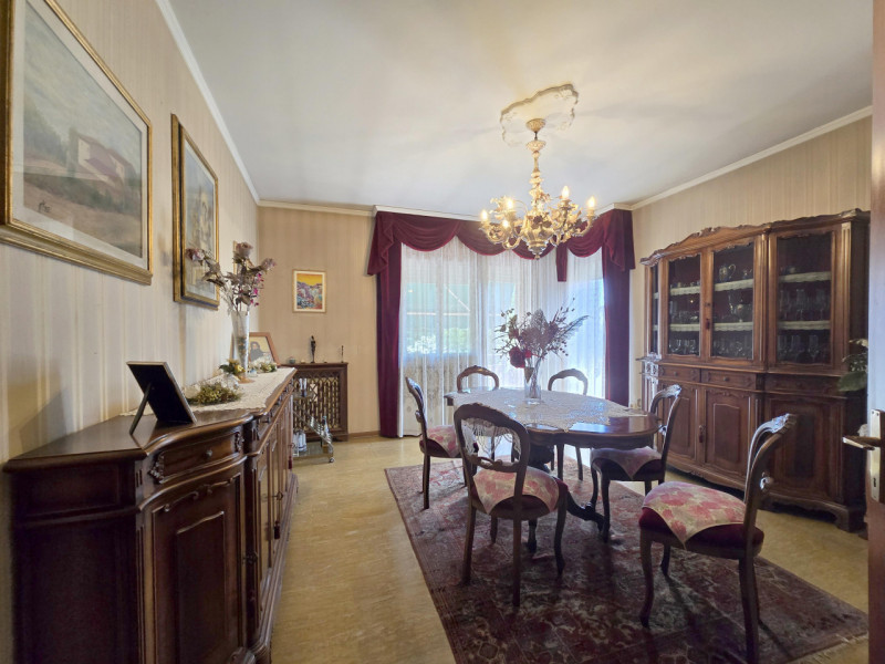 TREVISO S.M.Rovere/Selvana a 1300 metri dalle mura in palazzina rifatta esternamente, vendesi NUD...