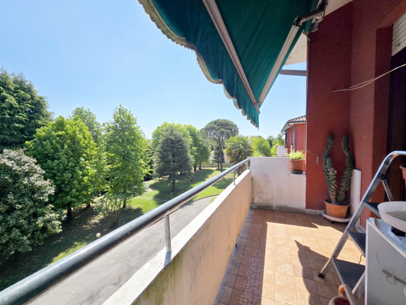 TREVISO S.M.Rovere/Selvana a 1300 metri dalle mura in palazzina rifatta esternamente, vendesi NUD...