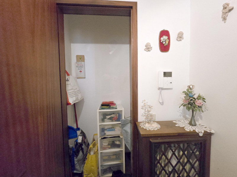 TREVISO S.M.Rovere/Selvana a 1300 metri dalle mura in palazzina rifatta esternamente, vendesi NUD...